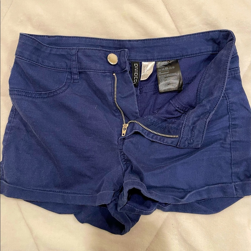 Size 4 navy H&M women’s shorts